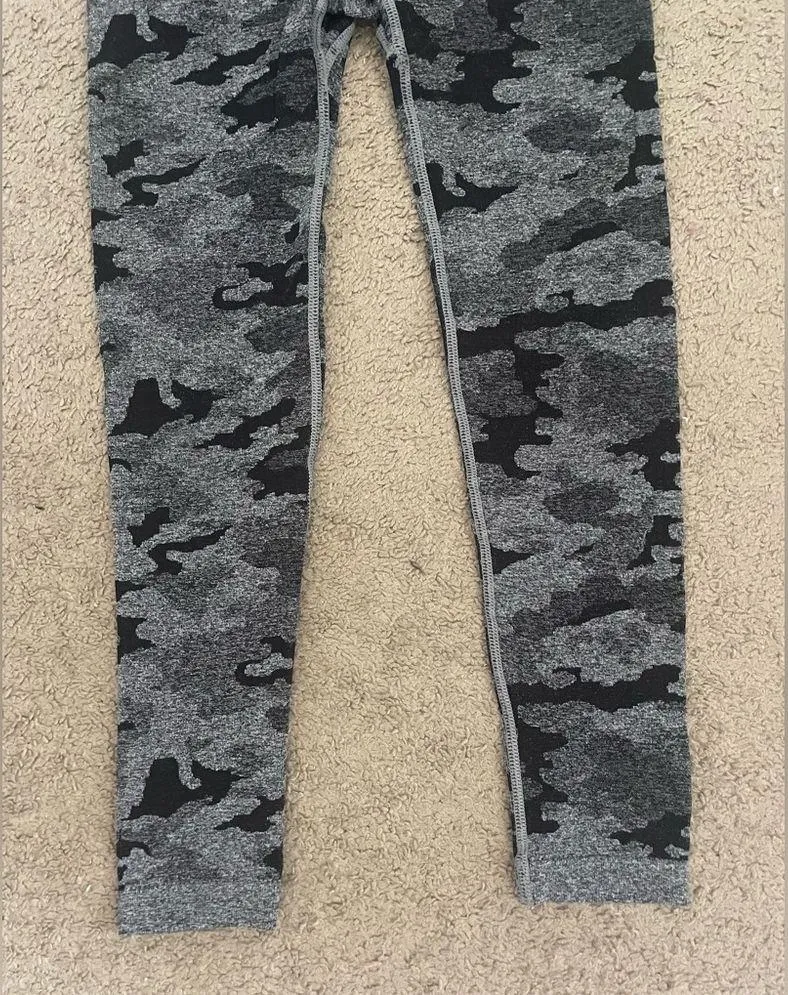 Two-Tone Camouflage Seamless Active Wear Leggings, Size S - Image 9