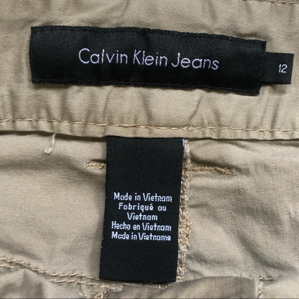 Calvin Klein Jeans khaki Bermuda shorts size 12 - Image 4