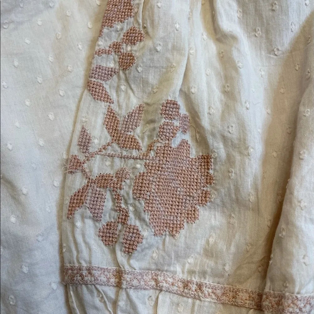 BLANKNYC Soft Pink Embroidered Peasant Blouse Size Extra Small - Image 4
