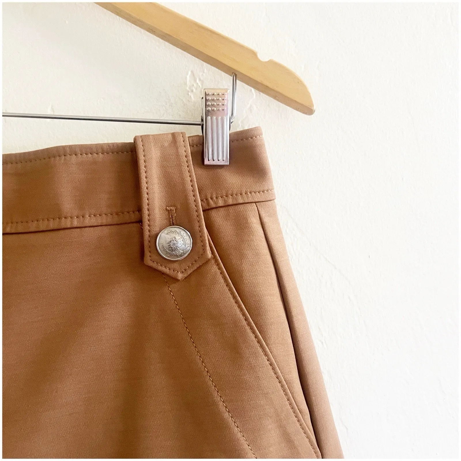 White House Black Market Tan High Rise Shorts Military Buttons NWOT Size 8 - Image 7