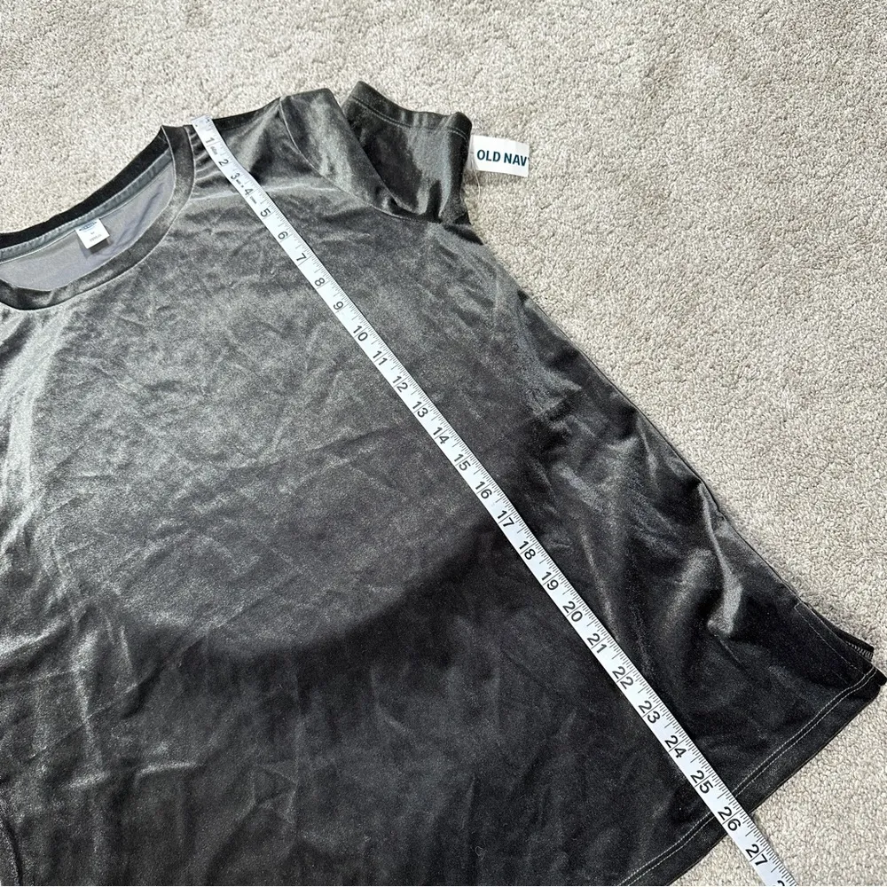 NWT Old Navy Velvet Velour Shortsleeve Shirt Top Relaxed in Metal Residue Gray M - Image 12