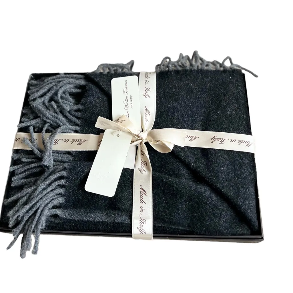 NWT Italian Woollen Treasures Luxury WOOL Cashmere Soft Scarf Fringe Gray - Image 4