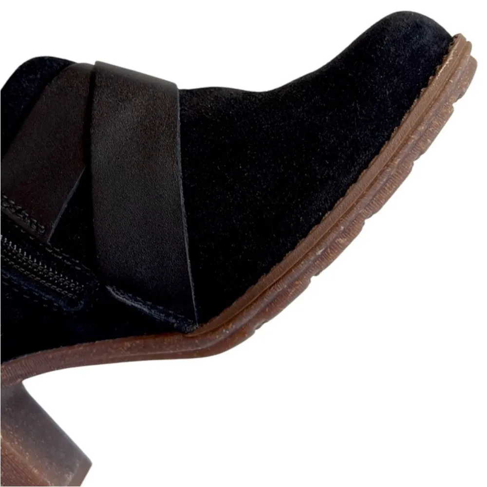 EUC Clarks Leather Heeled Booties Black Size 8 Wide Width - Image 3