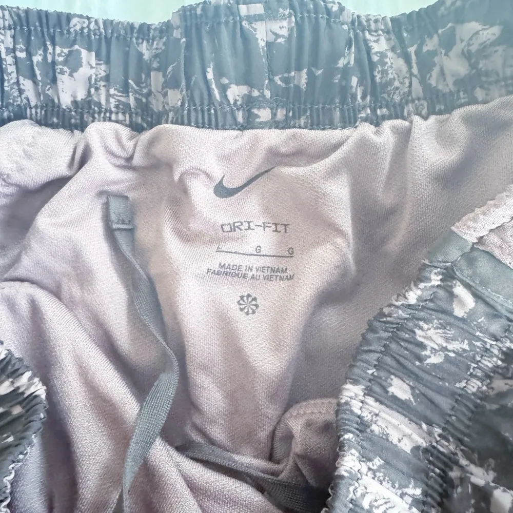 NWOT Nike Women’s Dri-Fit High Waisted Brief Lined Shorts Size Large Brown Mauve - Image 5