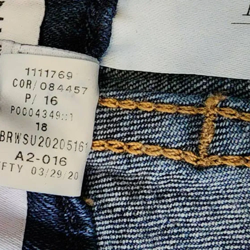 Lane Bryant Mid-Rise Girlfriend Flex Magic Stretch Denim Shorts 18 NO BELT - Image 6