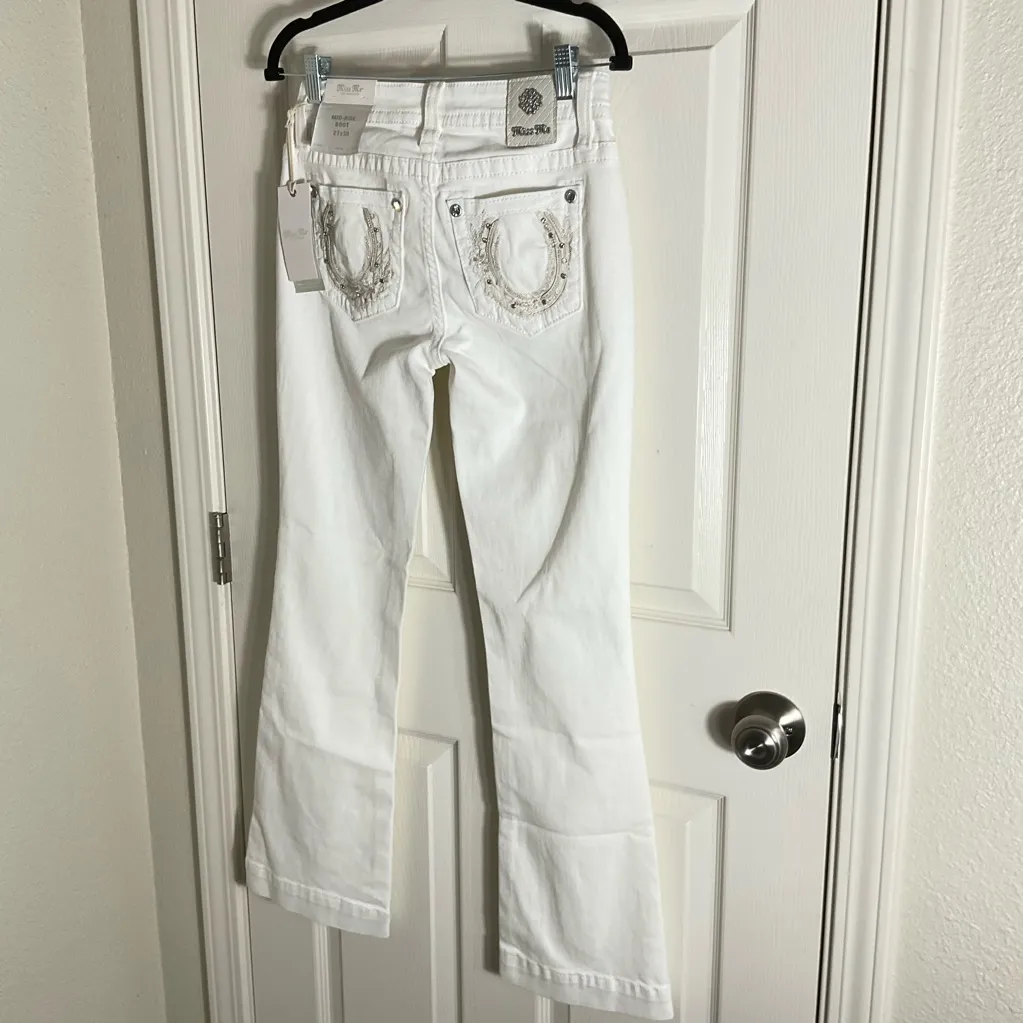 Miss Me Women's Gilded Horseshoe Embellished Pocket Mid-Rise Bootcut Jeans - Image 11