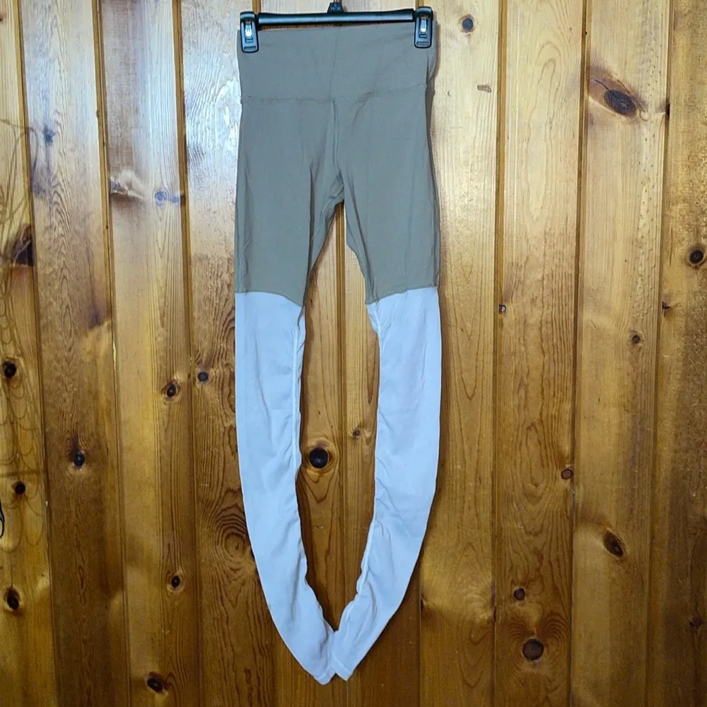 Alo yoga leggings scrunch two toned leggings size small athleisure  Alo Goddess - Image 3