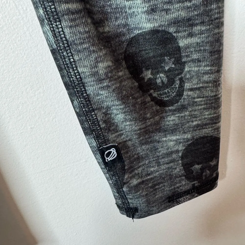 Terez Carbon38 skull star power cropped legging XS - Image 3