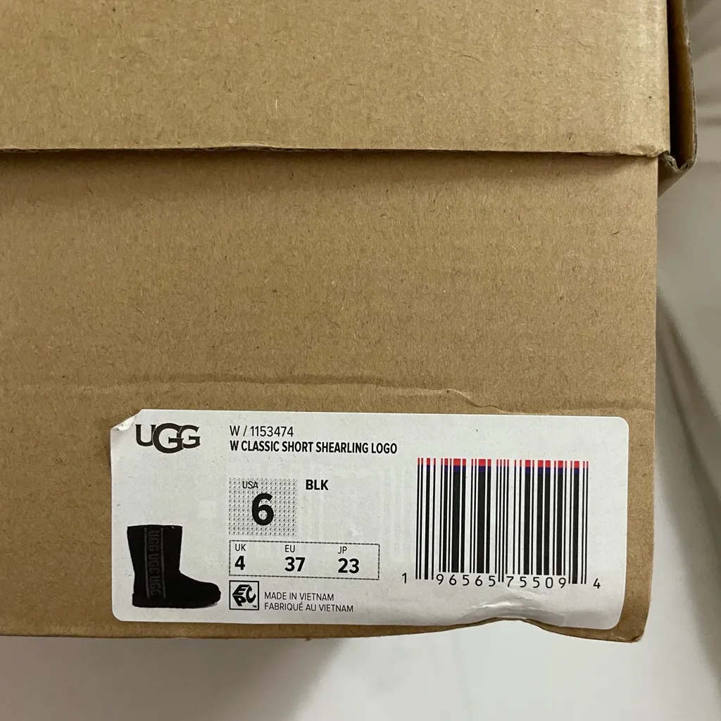 UGG  New in Box Classic Short Shearling Logo Black & Grey Size 6 - Image 11