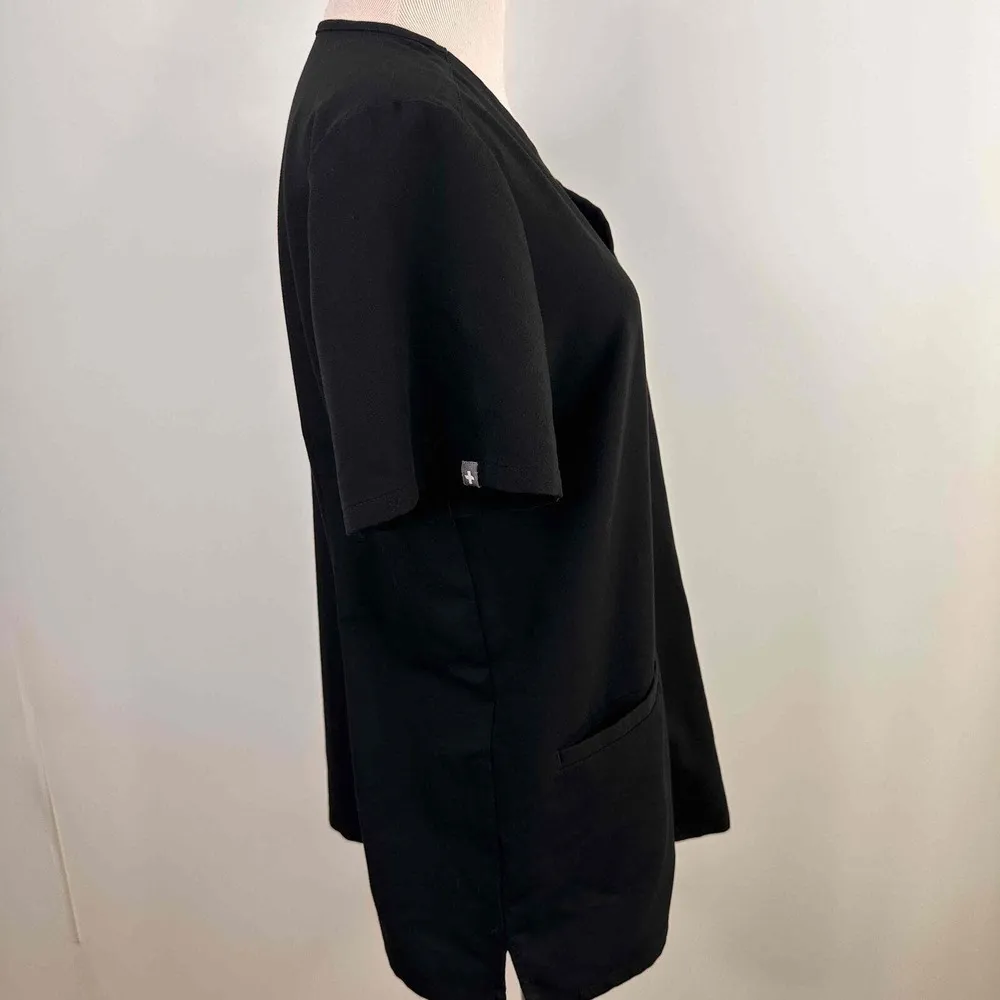 Figs Black Casma Three-Pocket Short Sleeve Scrub Top Size Medium - Image 6