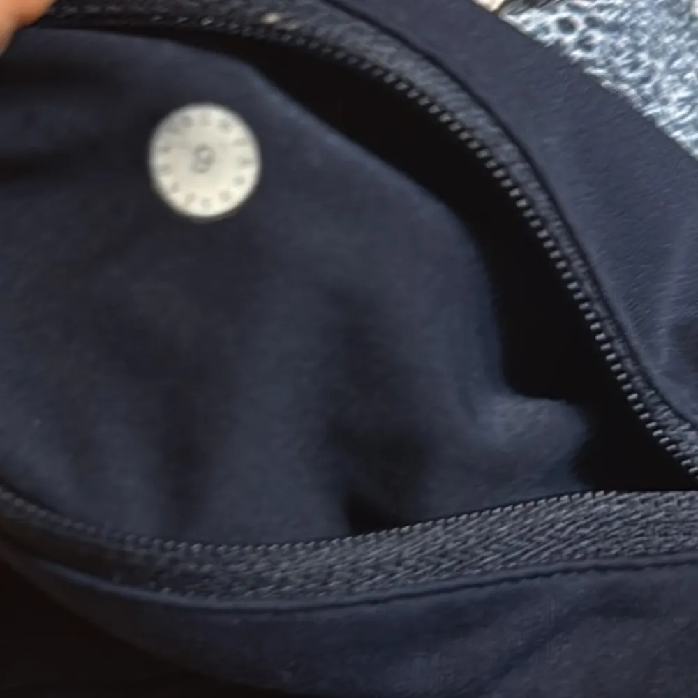 Lululemon Blue Patterned Shorts size 6 - Image 5