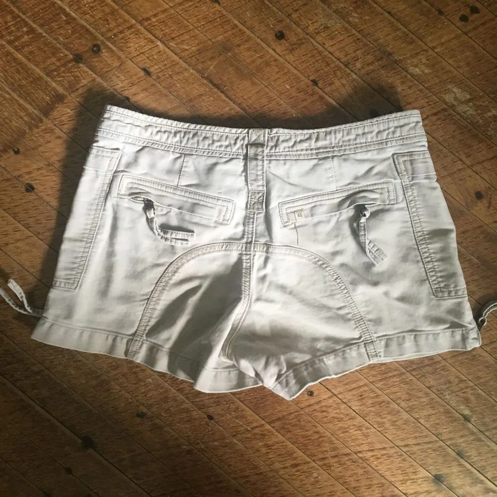 American Eagle Y2K zipped hem khaki shorts - Image 2