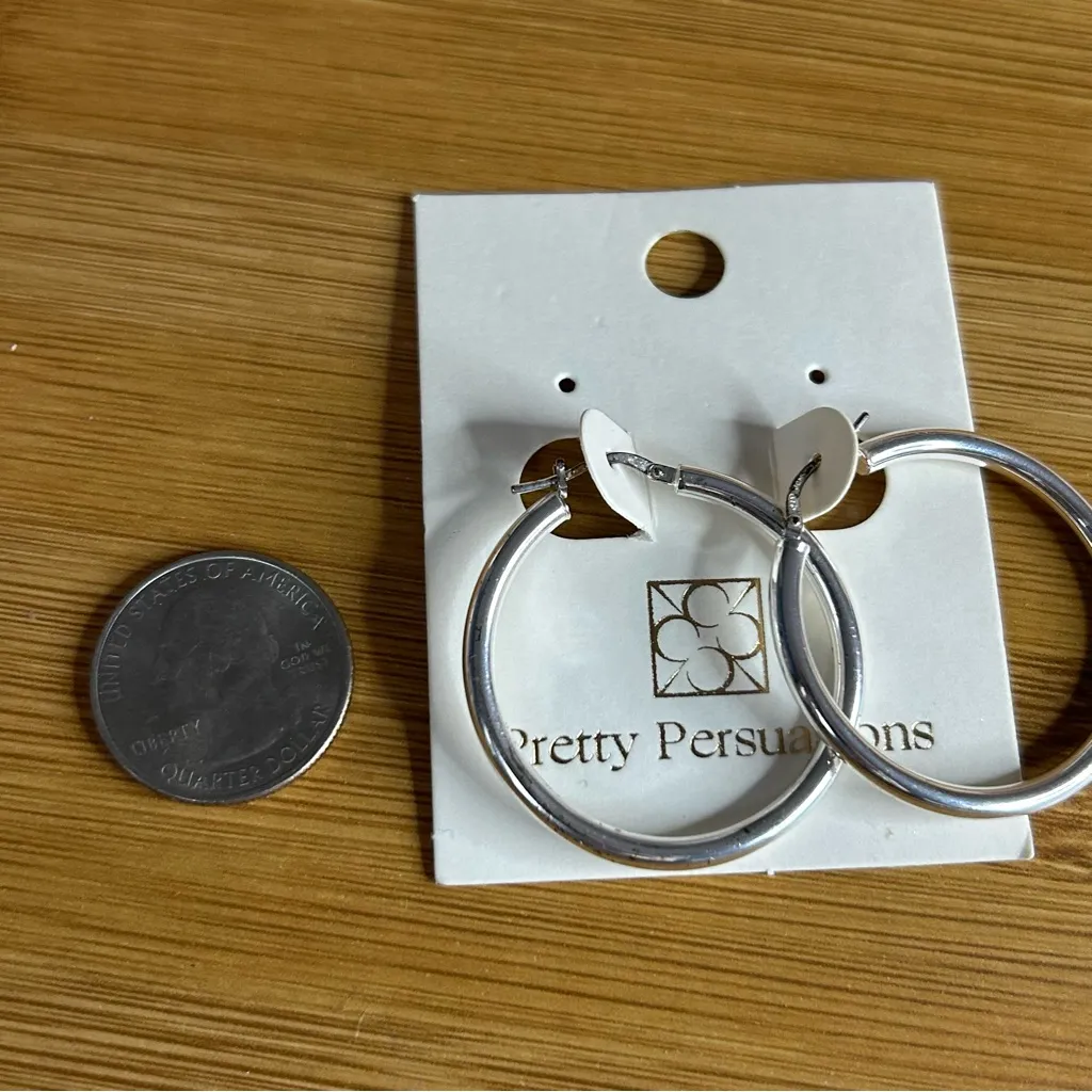 Pretty Persuasions Shiny Silver Hoop Earrings - Image 4