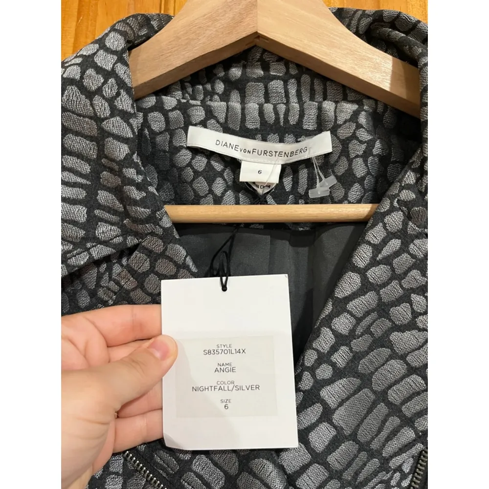 New with Tag Diane Von Furstenberg DVF Angie Alligator Print Jacquard Crop Moto - Image 2