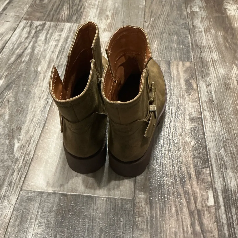 Zodiac  Tan Ankle Boots with Buckle Size 6.5 - Image 11