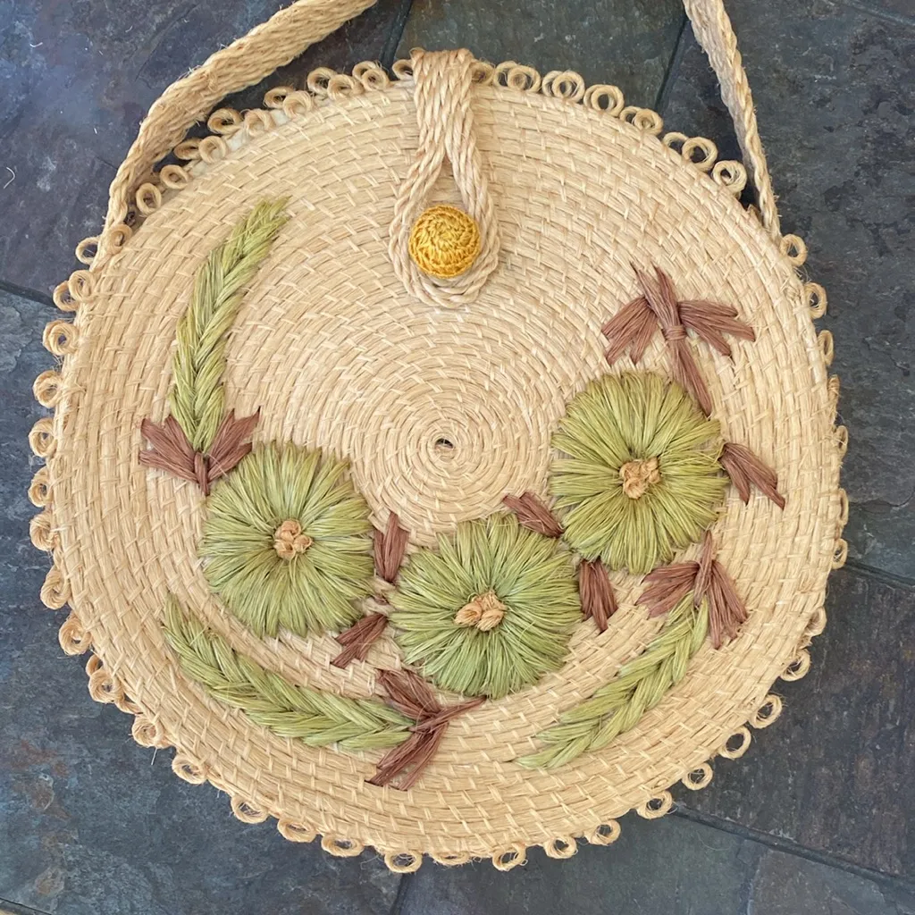 VINTAGE Wicker Straw Purse Circular Floral Woven Crossbody Bag Tropical Vacation Tan - Image 2