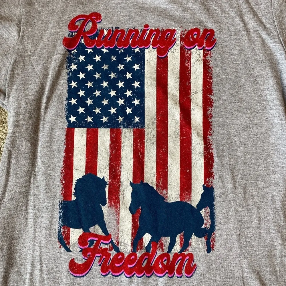 Gildan Running on Freedom Graphic Tee - Image 4