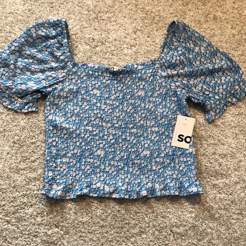 SO crop top, floral pattern, on or off shoulder, smocked - Image 3