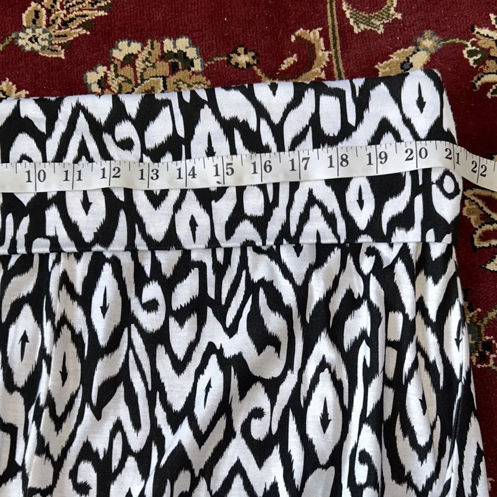 Torrid Monochrome Geometric Skirt Foldover Aline Ikat Print Size 2 (US 2X) 18-20 - Image 5