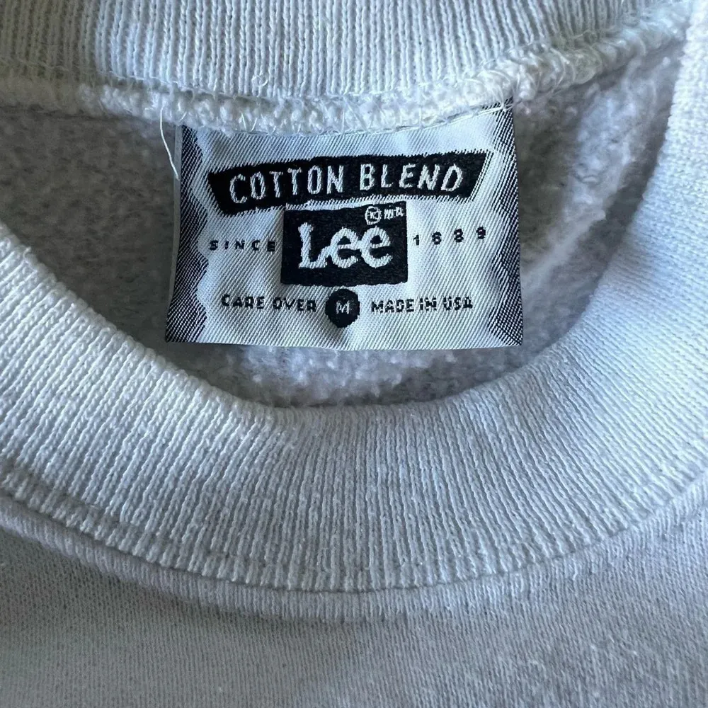 Vintage Lee white crewneck sweatshirt with cardinals size M - Image 3