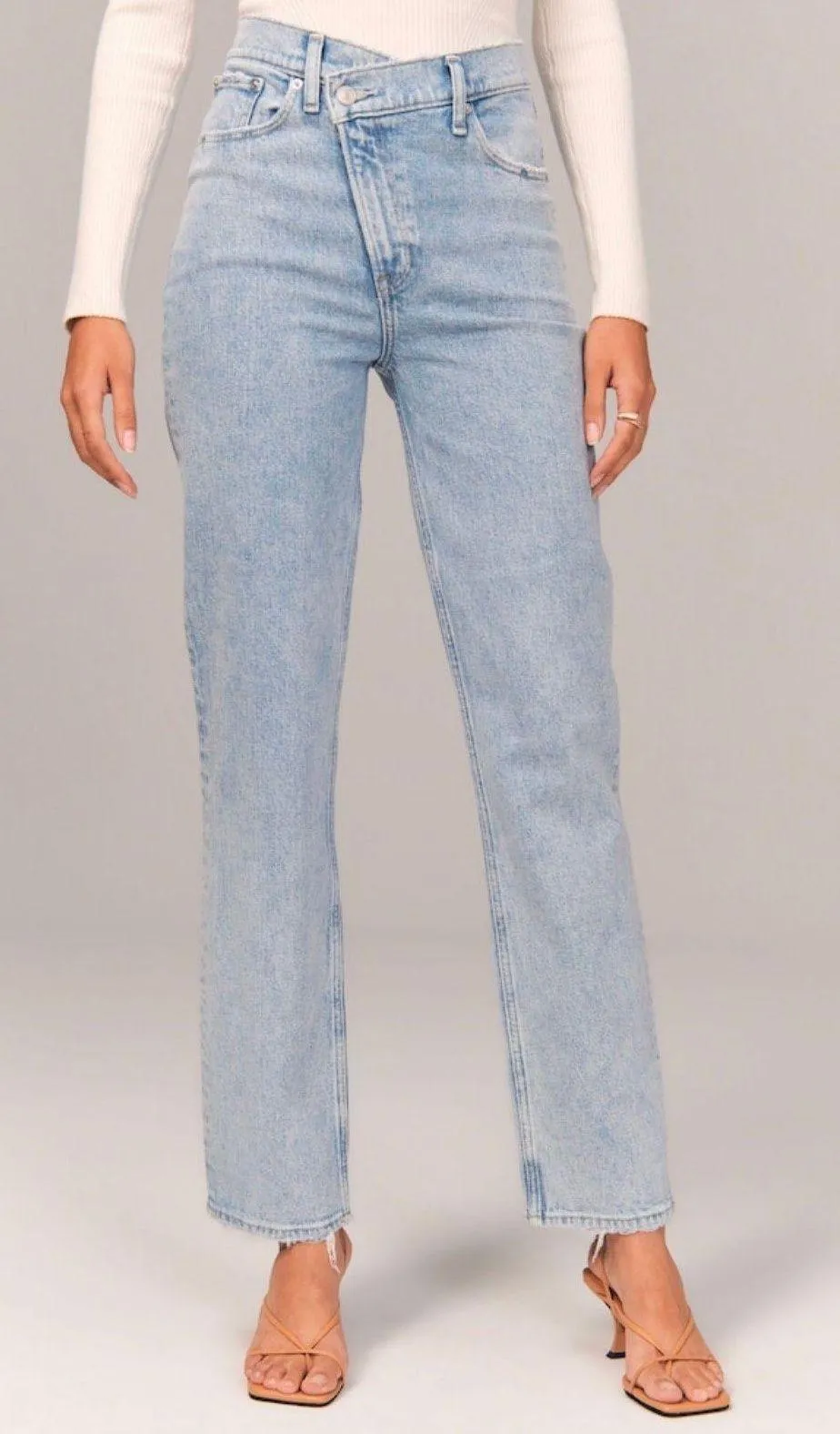 Abercrombie & Fitch Ultra High Rise Straight Jeans SHORT - Image 2