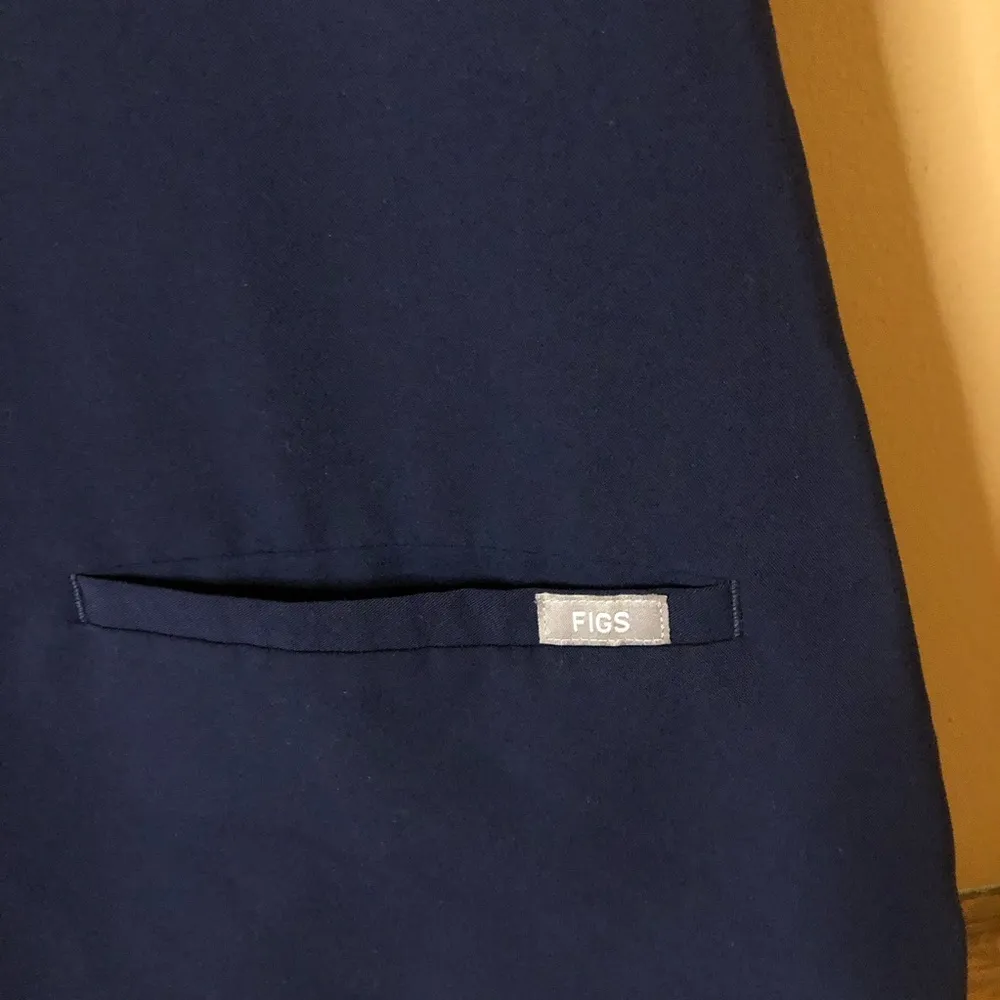 Figs Technical Collection Casma 3 pocket‎ V Neck Scrub Top Blue XL - Image 4