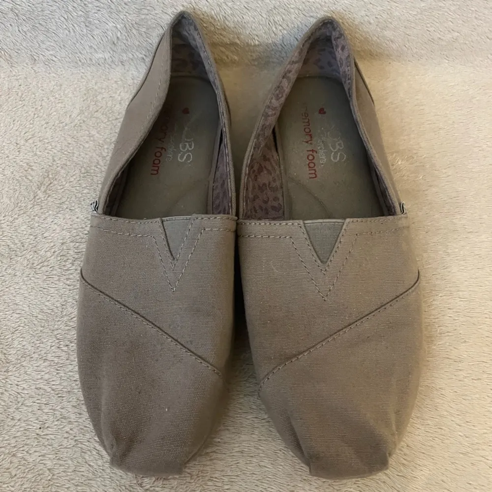 Bobs by Sketchers Peace and Love Slip On Tan Size 8 - Image 4