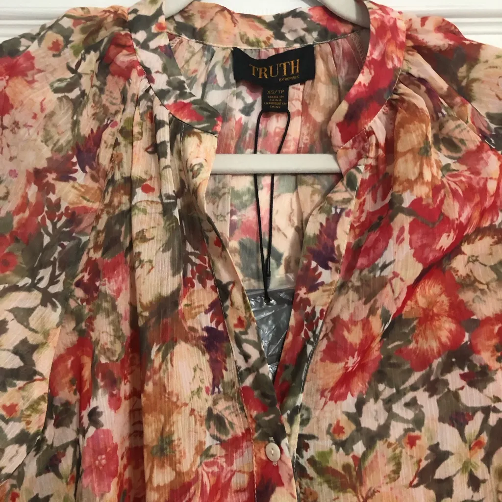 Truth by republic new blouse flowy floral fall colors women’s size XS NWT v neck - Image 4