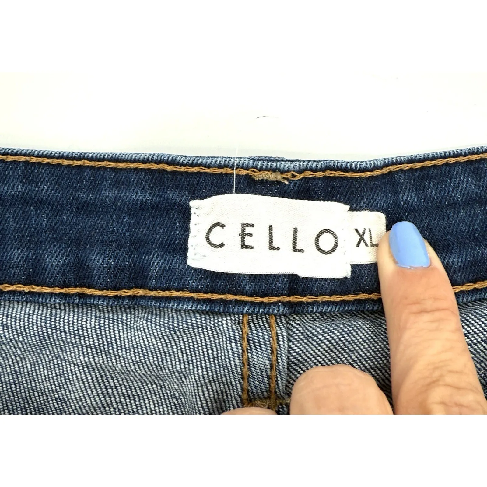 Cello Distressed High Rise Womens XL Jean Shorts Denim Dark Wash Frayed Ripped - Image 4