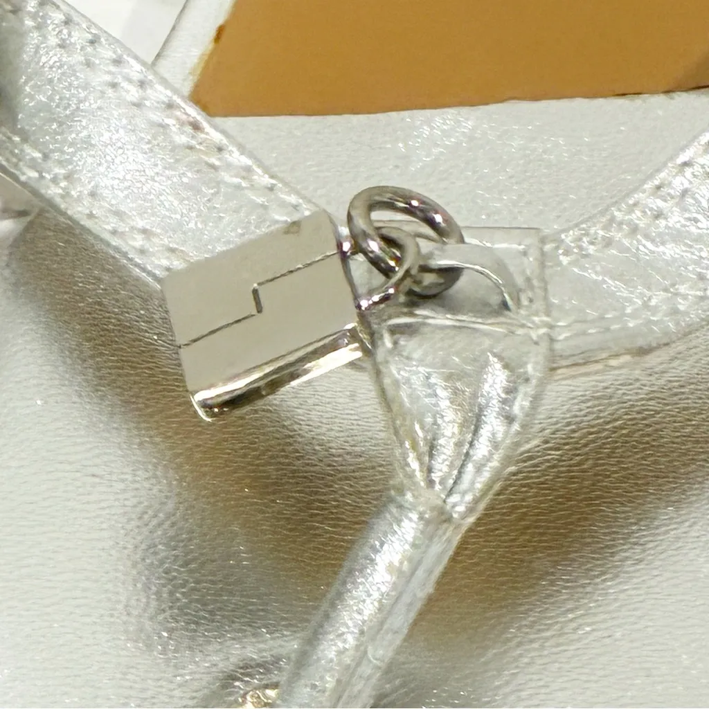 L.A.M.B. Gwen Stefani Flat Thong Sandals Metallic Silver Leather Size 8.5 Charm - Image 3