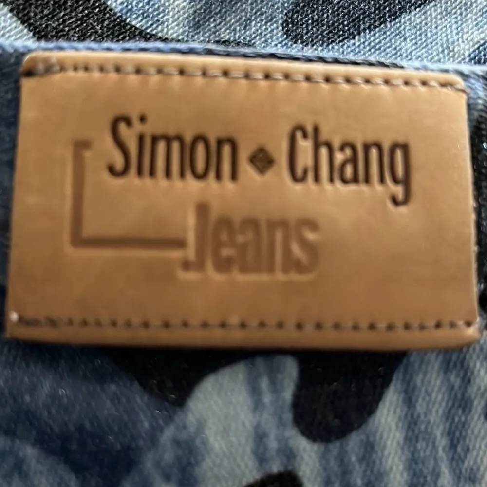 Simon Chang Y2K Blue Camo Metallic Print Hi Rise Cropped Jeans Size 6 - Image 8