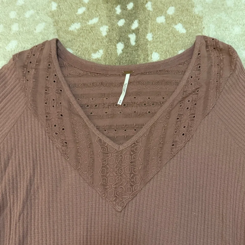 Free people ribbed lace crochet long sleeve top women’s size medium - Image 5