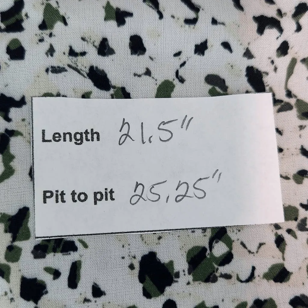 Old Navy Active White and Green Oversized Athletic Tee Size Large Sporty T-Shirt - Image 2