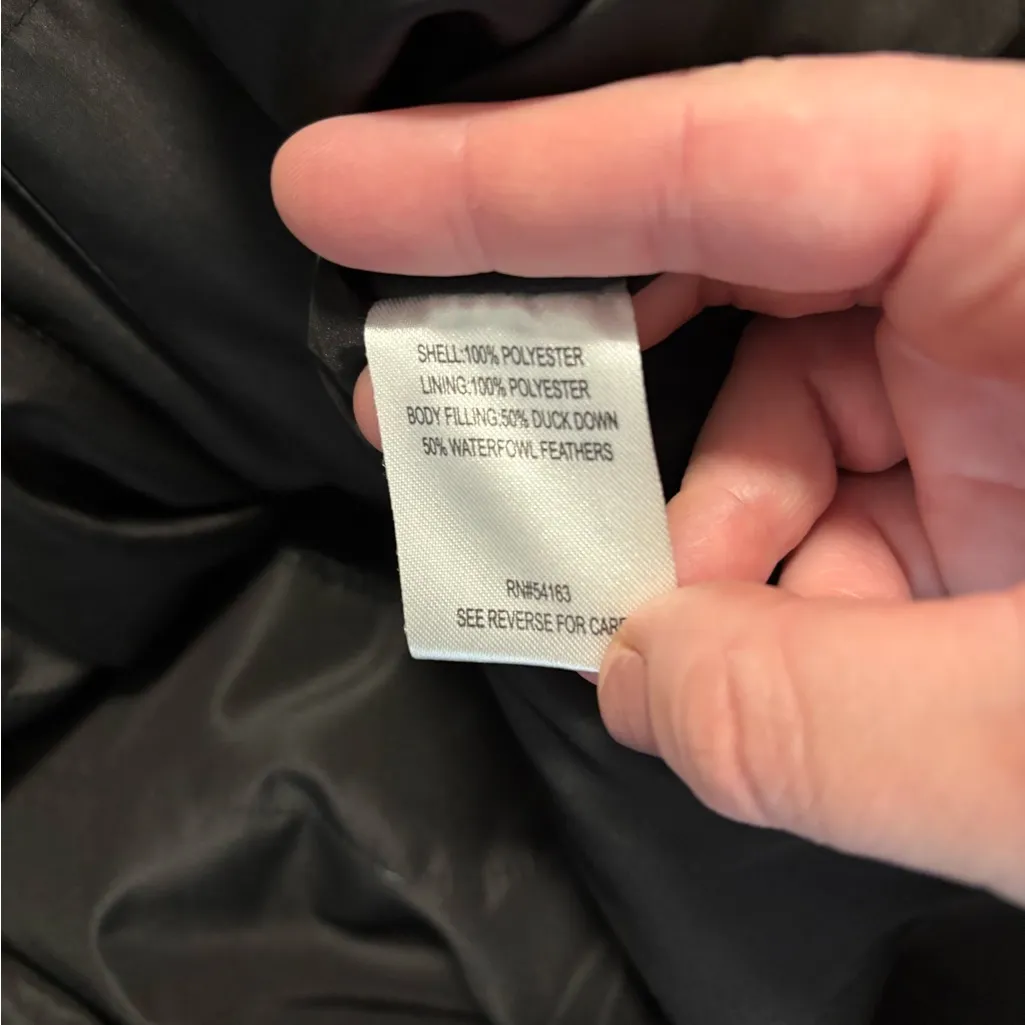 Stay warm in style with this Calvin Klein Performance down jacket NWT Black Size M - Image 4