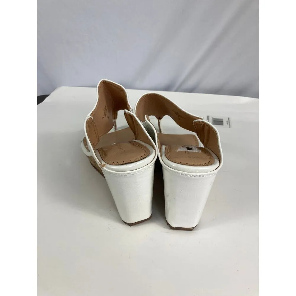 Adrienne Vittadini Chee Platform Wedge Thong Sandal in white Size 7 - Image 5