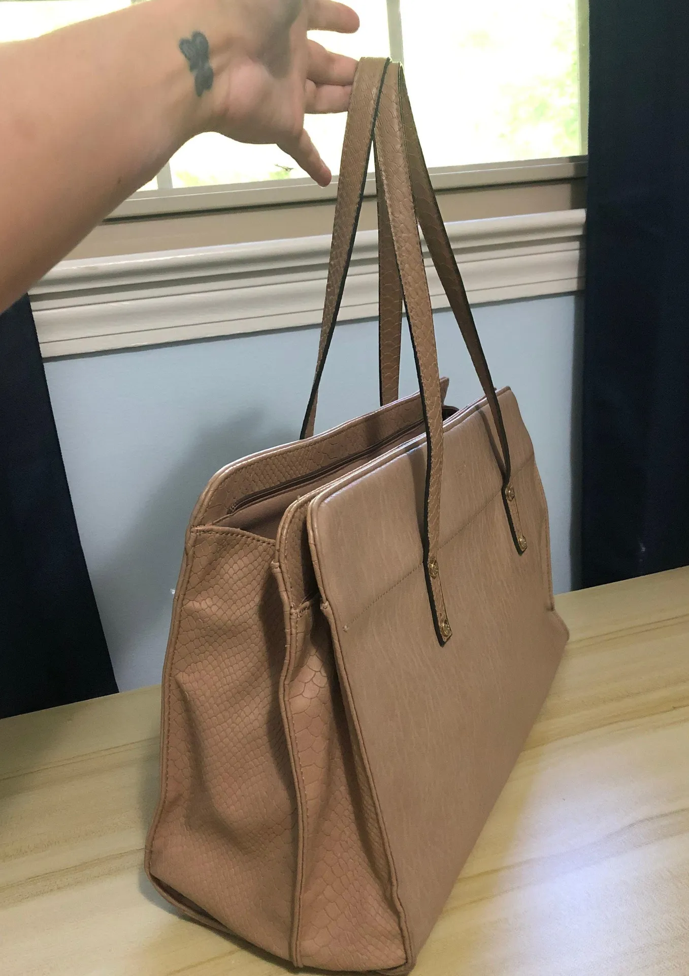 tutilo New York Work Bag - Image 2