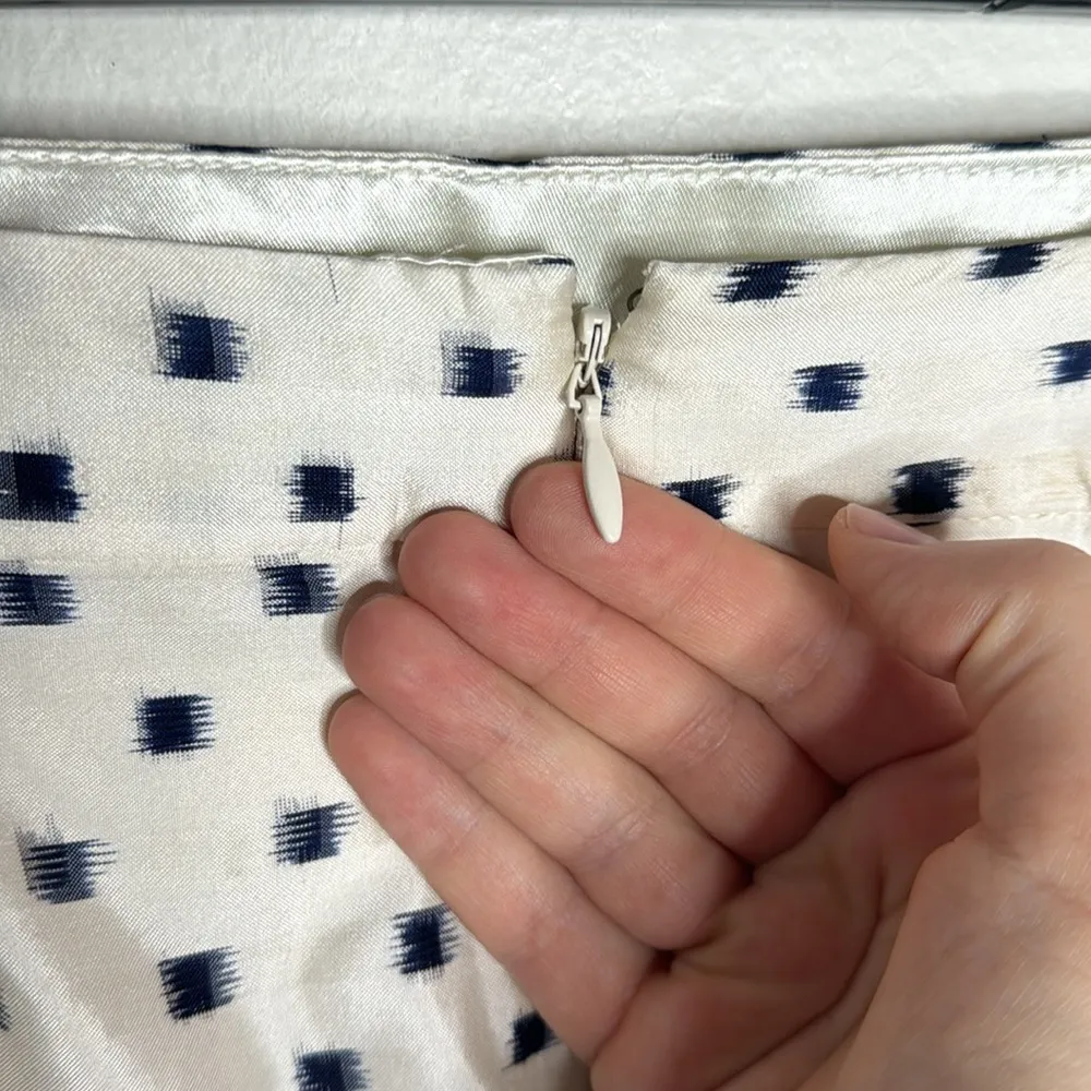 J Crew Collection silk pencil skirt with square scattered print size 6 - Image 8