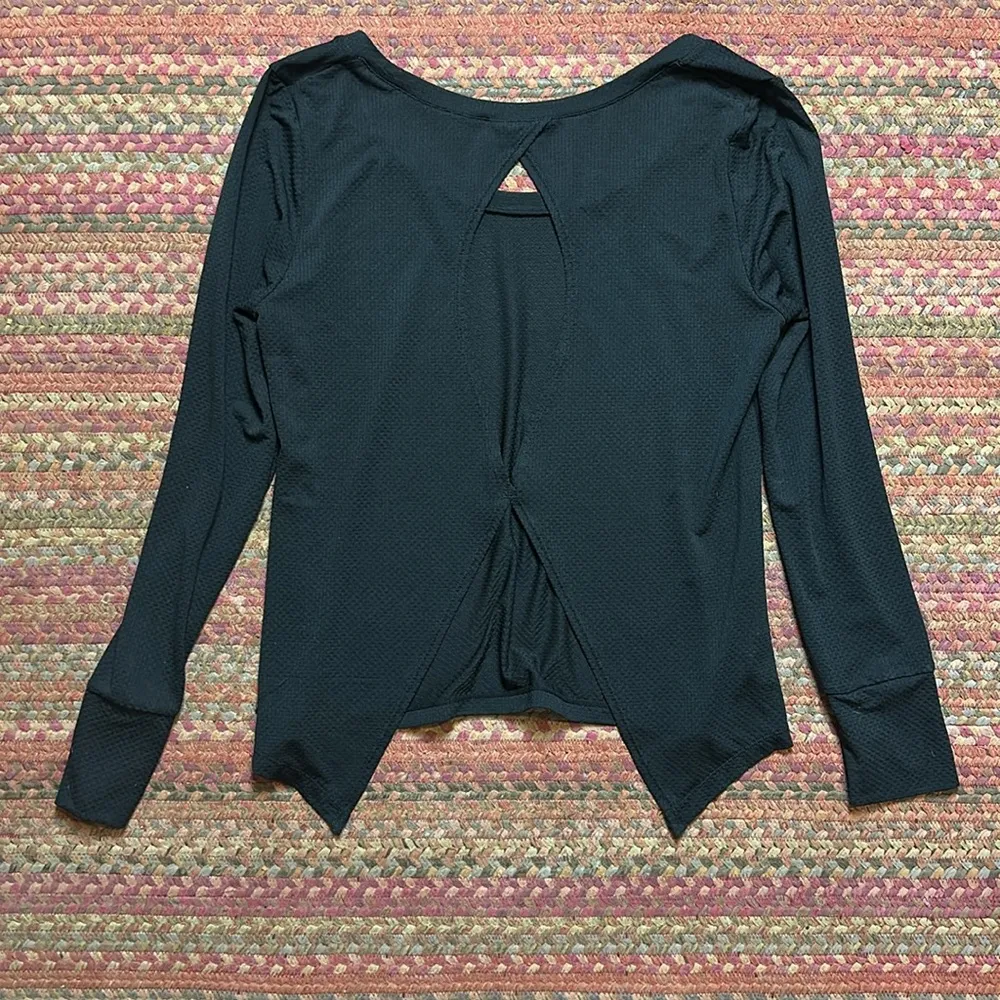 LORNA JANE AUSTRALIA BLACK TEXTURED LONG SLEEVE OPEN BACK LONG SLEEVE - Image 3