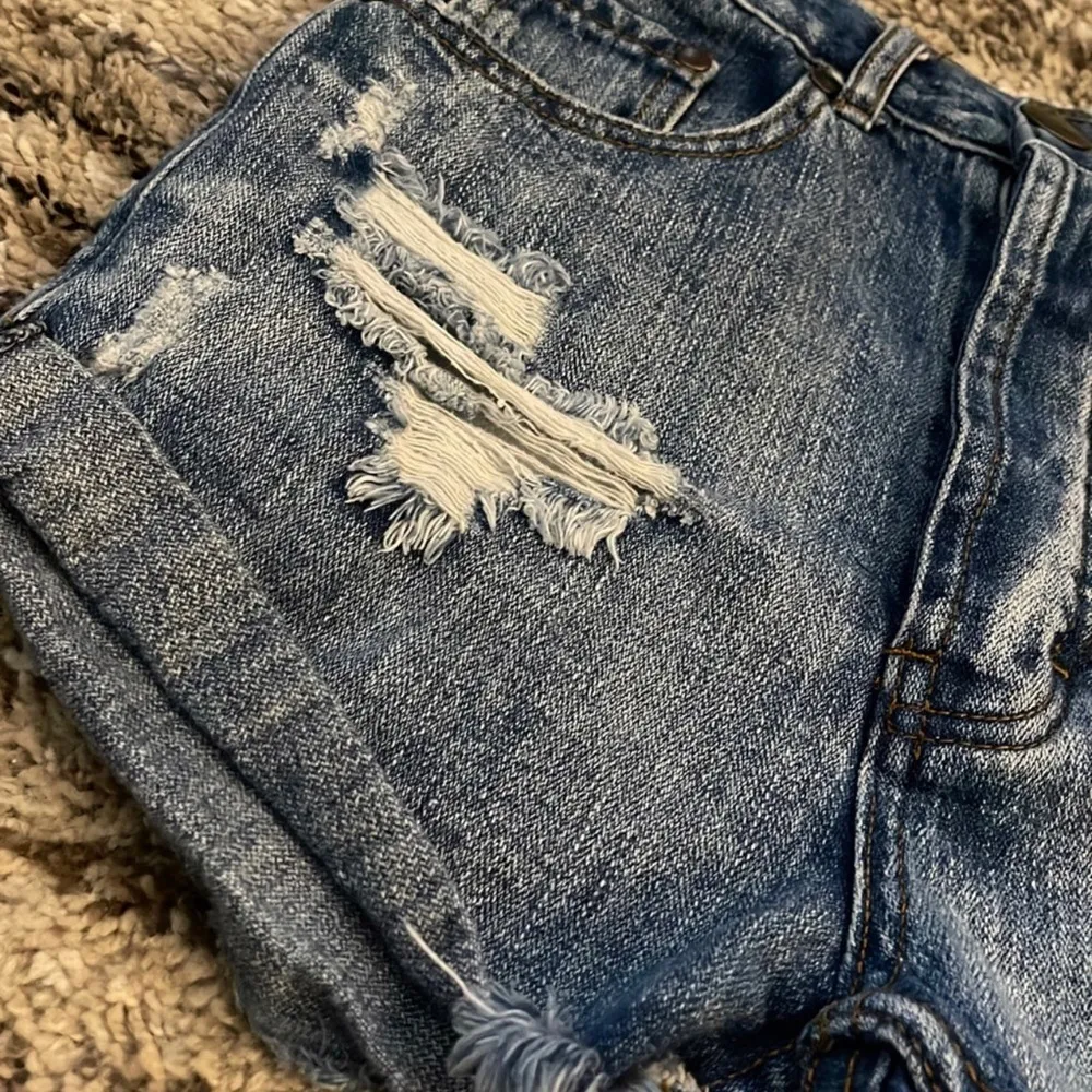 Tobi brand shorts, size 26 - Image 4