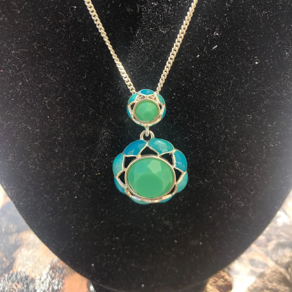 Avon SAQ Vintage 1980s Silver Tone Necklace with Turqoise Blue and Green Pendant - Image 5