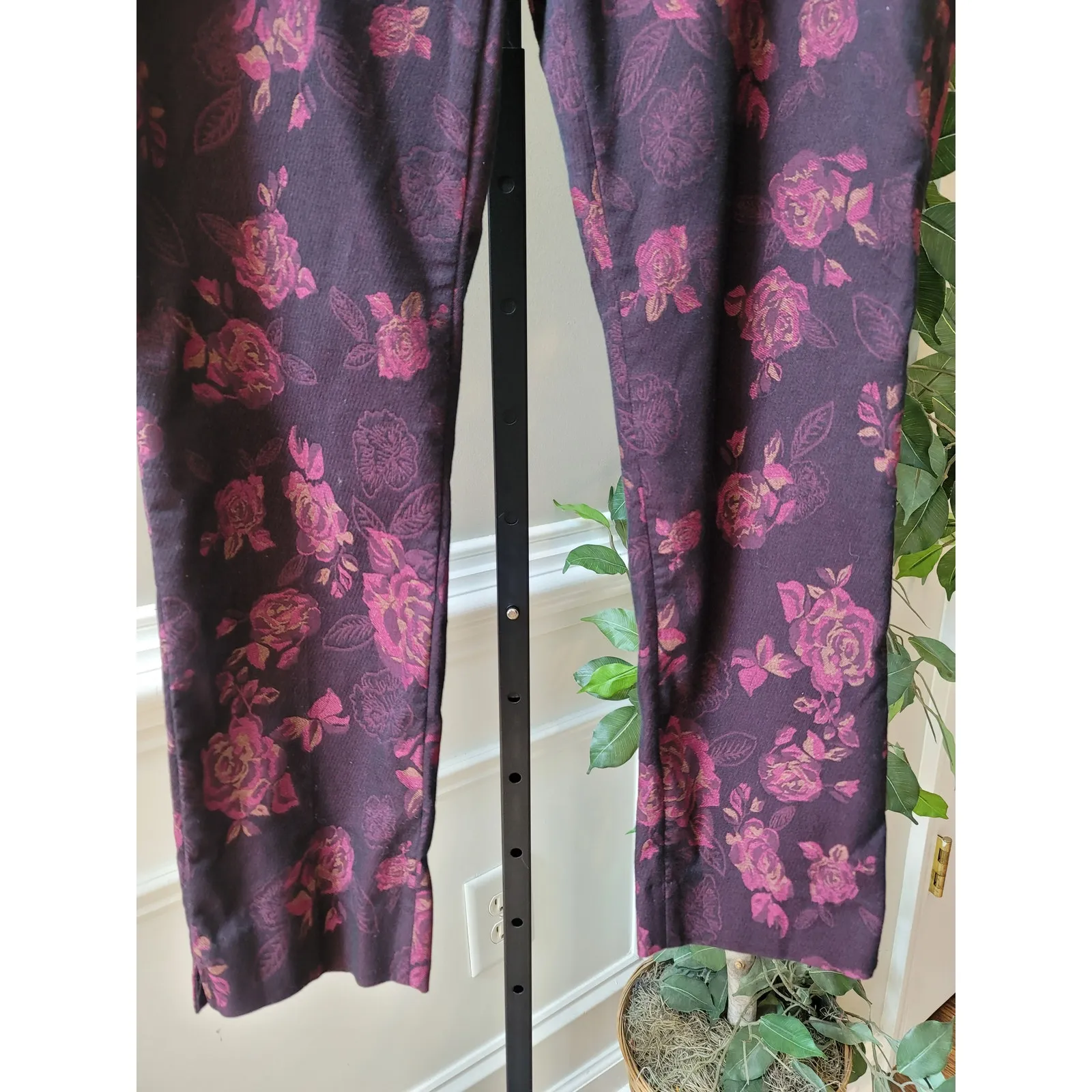 White House Black Market Pants Women's 8 Burgundy Floral Slim Ankle Stretch - Image 4