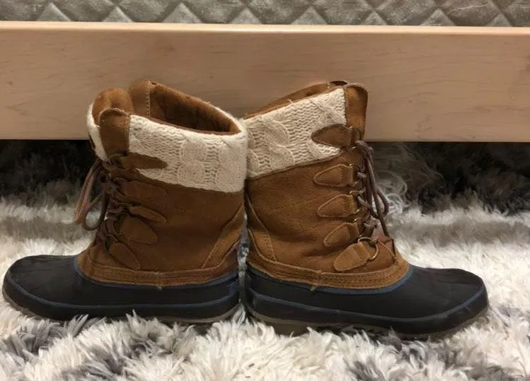 Winter Boots Brown Size 7.5 - Image 2