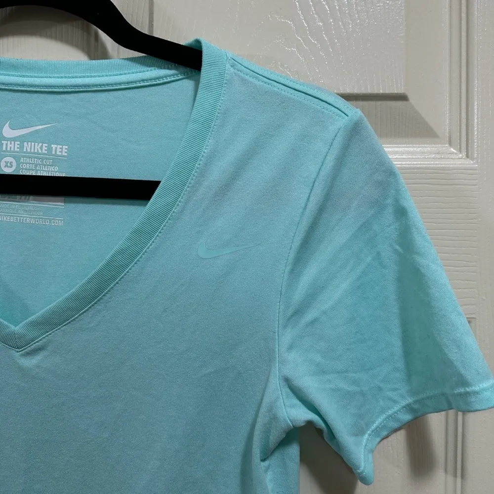 Women’s Nike short sleeve v-neck shirt teal turquoise size XS - Image 2