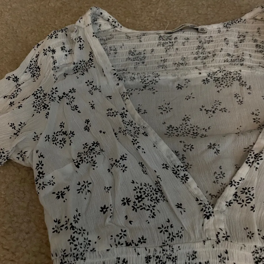 Abercrombie & Fitch women French style mid-sleeve top - Image 3