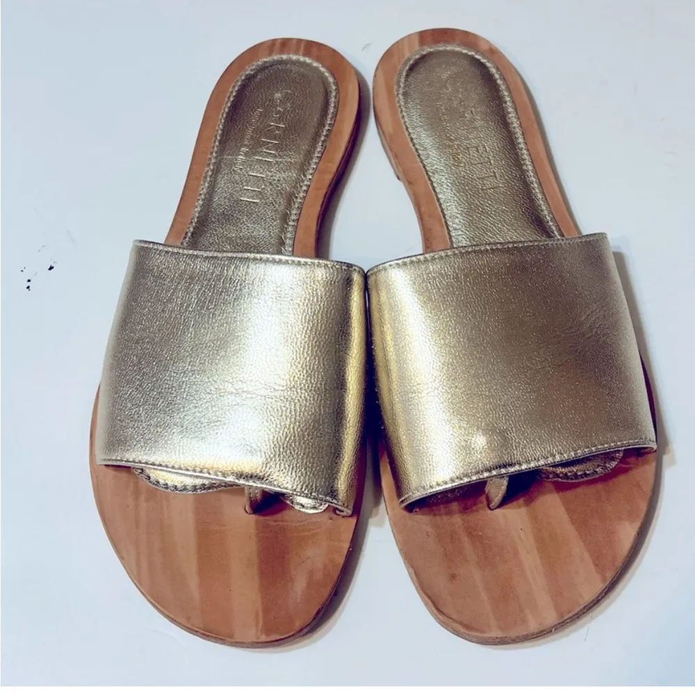 Like New! Cornetti Cossi Sandal in Laminate Gold, size 41 Gold - Image 5