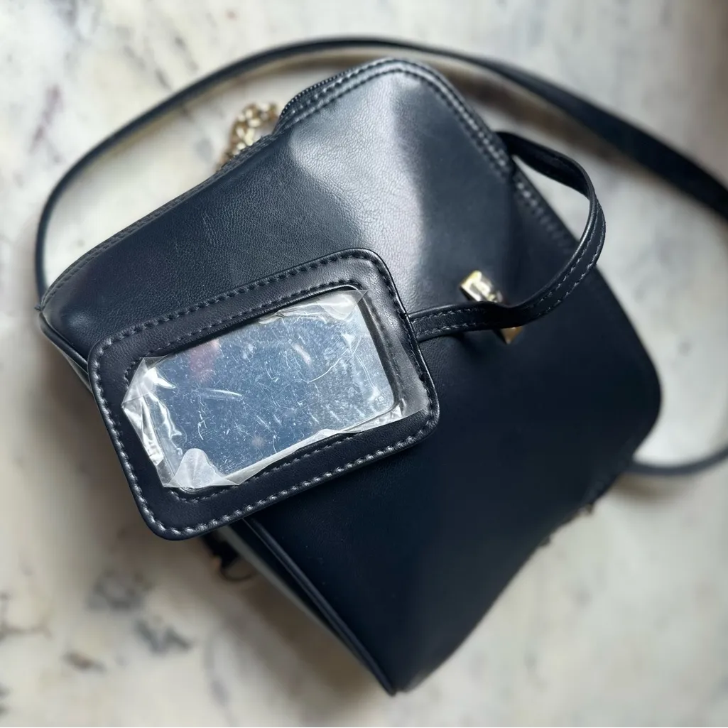 Vintage Liz Claiborne  Navy Bag with Gold Chain - Image 7