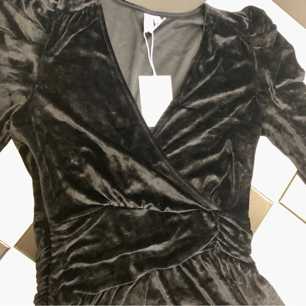 NWT  Velvet Mini Dress Puffy Sleeves Bodycon Draped Long Sleeve 6 - Image 4