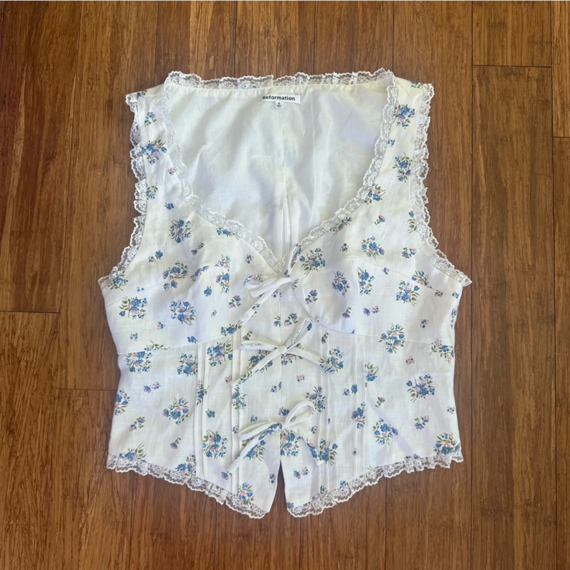 NWOT Reformation Brenda Linen Top size 4 women’s top bow floral lace shirt - Image 4