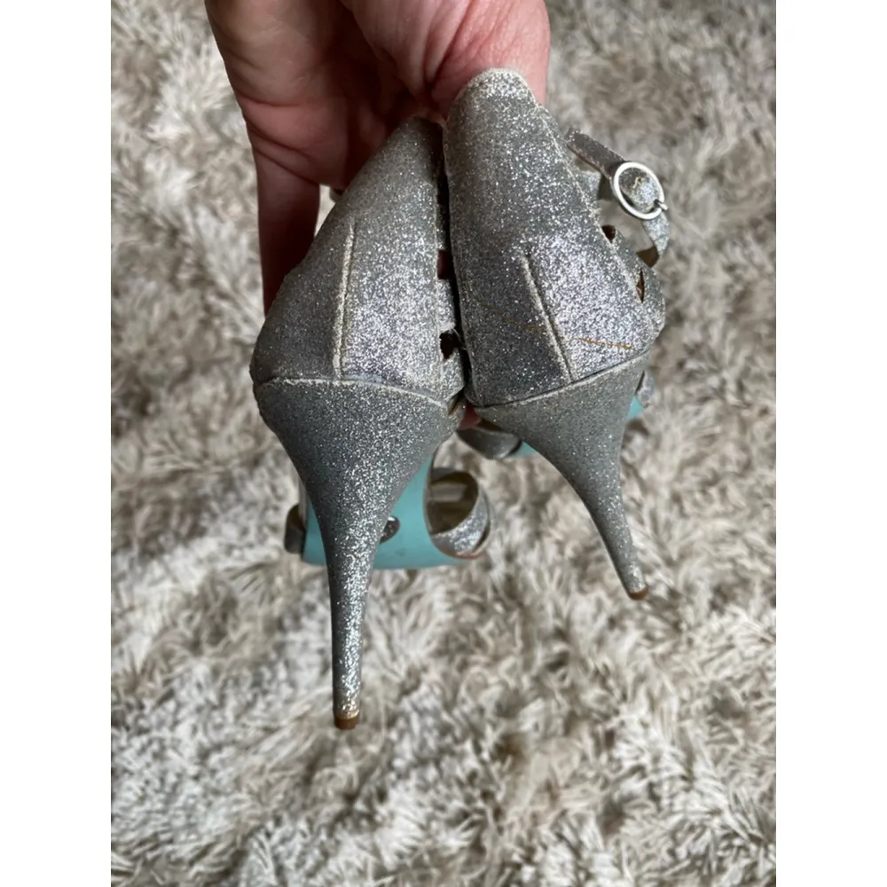 BETSEY JOHNSON Glitter Silver Heels Sz 5.5 VTG Glam Party Sparkle Wedding Date - Image 4
