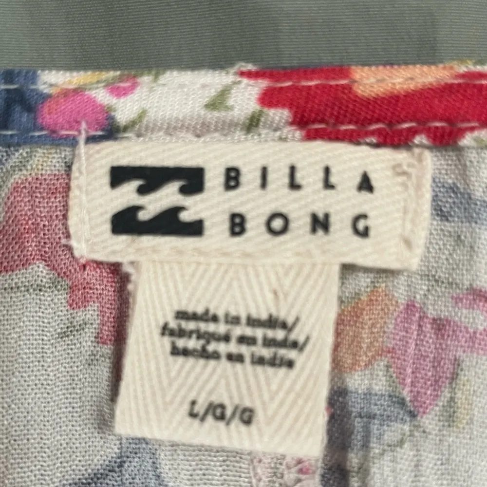 Safe Bet Floral Blouse with Puff Sleeves Billabong Size Large Boho EUC - Image 3